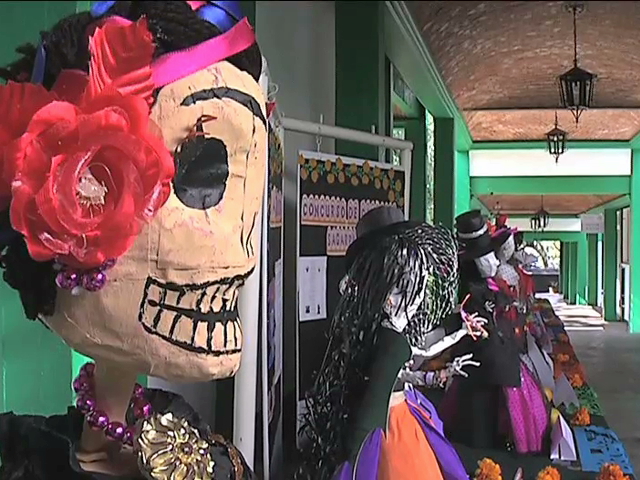 Exposición de catrinas en dependencias fortalecen la tradición del Día de Muertos