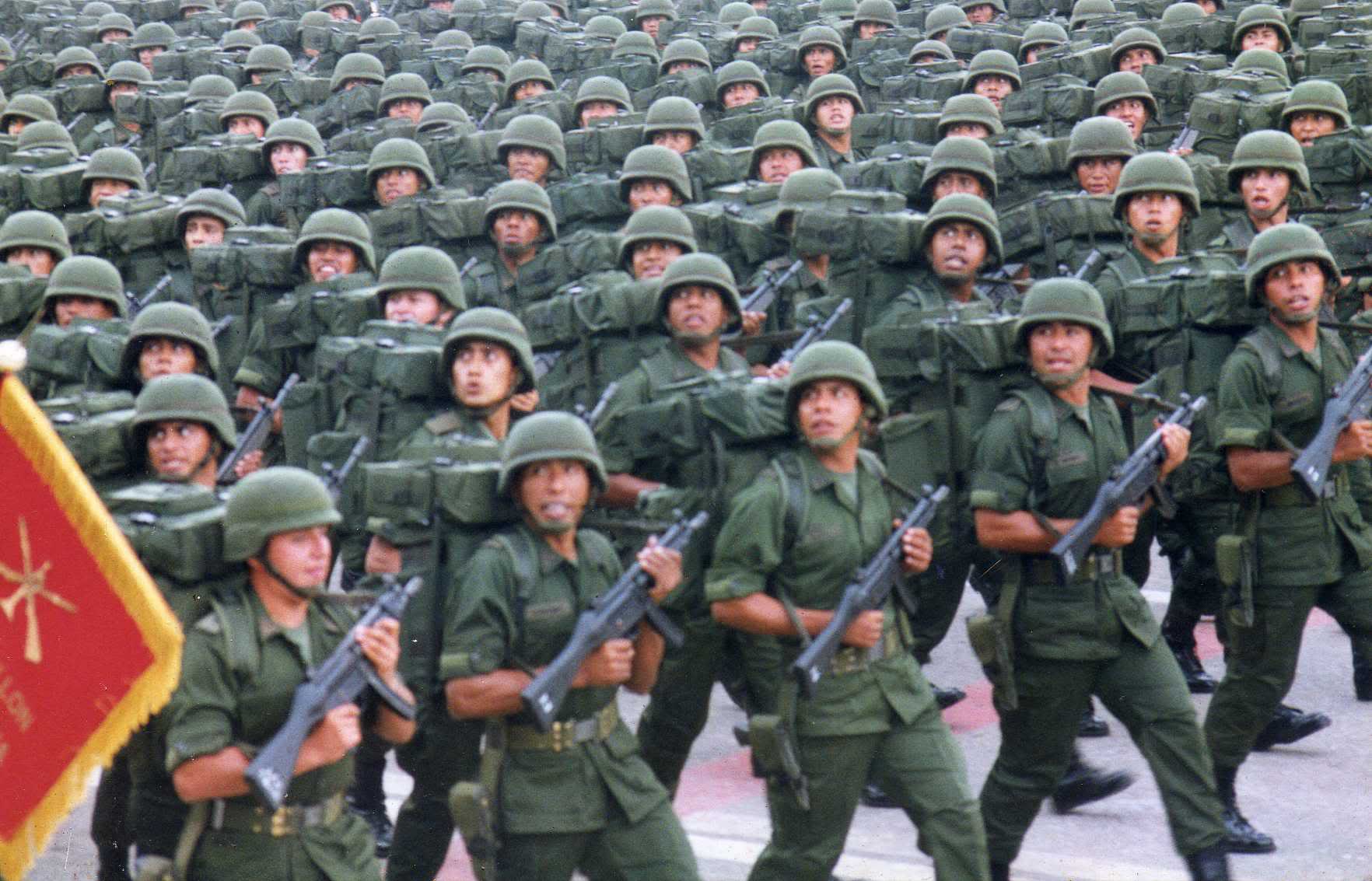 Pasan revista en la VI Región Militar previo al desfile patrio