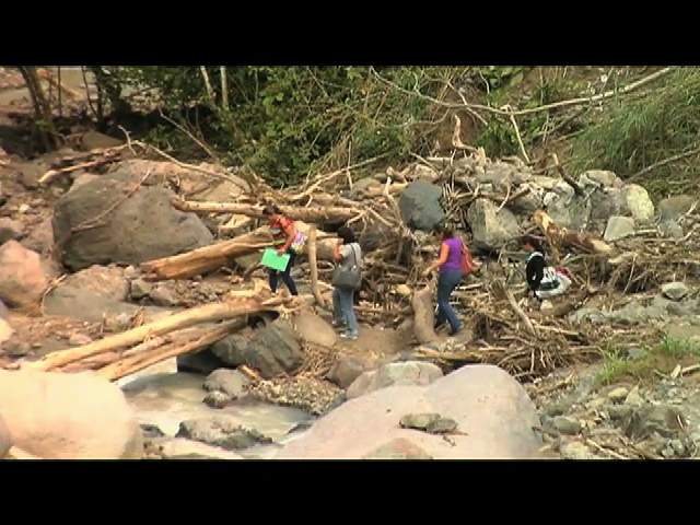 Lluvias dejan cuarteaduras en viviendas de Juchique de Ferrer