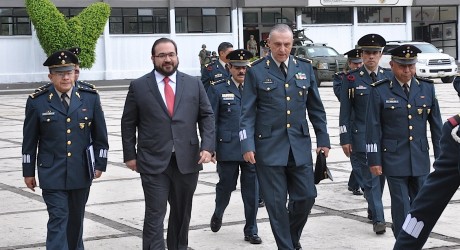 Recibe Javier Duarte de Ochoa al Secretario de la Defensa Nacional
