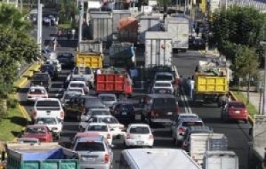 Grandes pérdidas deja a transportistas bloqueo magisterial del recinto portuario