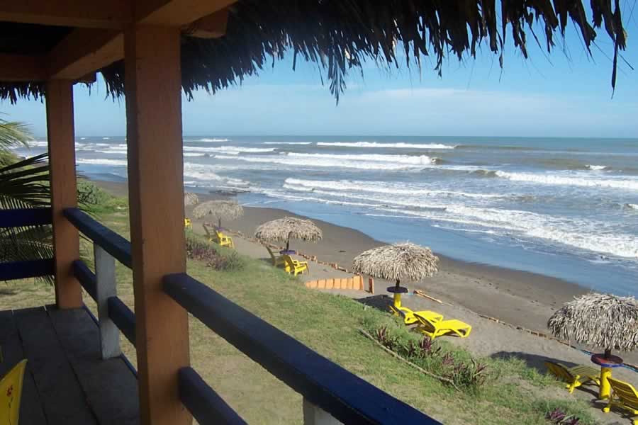 Comerciantes de Casitas, los más afectados en Tecolutla