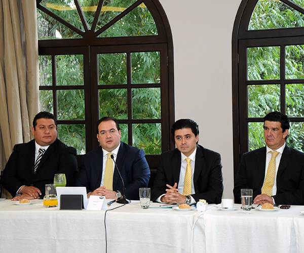 Se reúne el gobernador con alcaldes electos del PRD