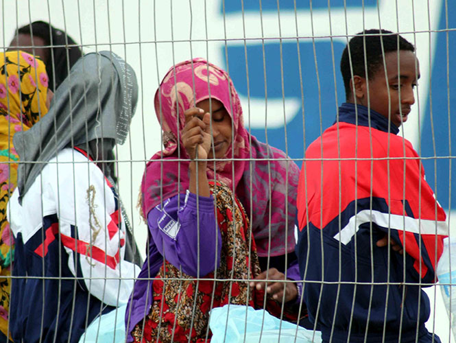 Llegan inmigrantes a Lampedusa pese a naufragios