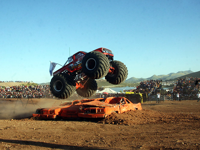 Exigen castigo por función del “monster truck”