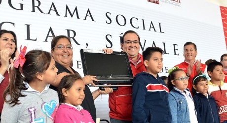 En Veracruz, desarrollo social que beneficia la economía familiar: Javier Duarte