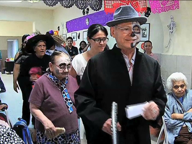 Alegres participan residentes de la Casa Hogar del Adulto Mayor “Mariana Sayago” en fiesta de Día de Muertos