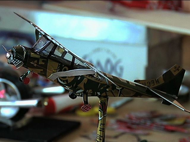 Latas de aluminio son trasformadas en creativos modelos de aviones