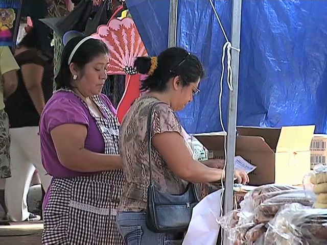 Veracruzanos preservan tradición de Día de Muertos