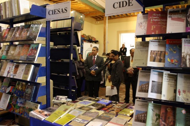 La Universidad Veracruzana se sumó a la celebración del Día Nacional del Libro con una serie de conferencias y títulos a mitad de precio