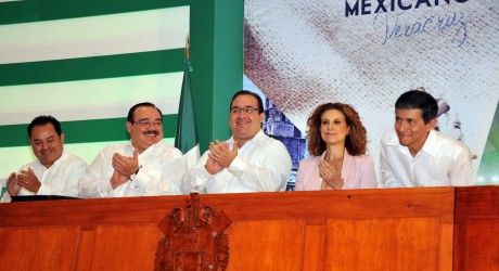 Al amparo de la ley, Veracruz se transforma: Javier Duarte