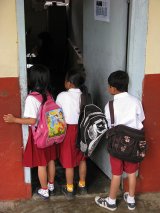 En una primaria de Xalapa los alumnos, maestros y padres de familia decidieron tener clases este viernes