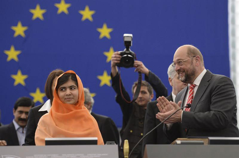 Niña activista paquistaní Malala Yousafzai recibe el premio Sajarov