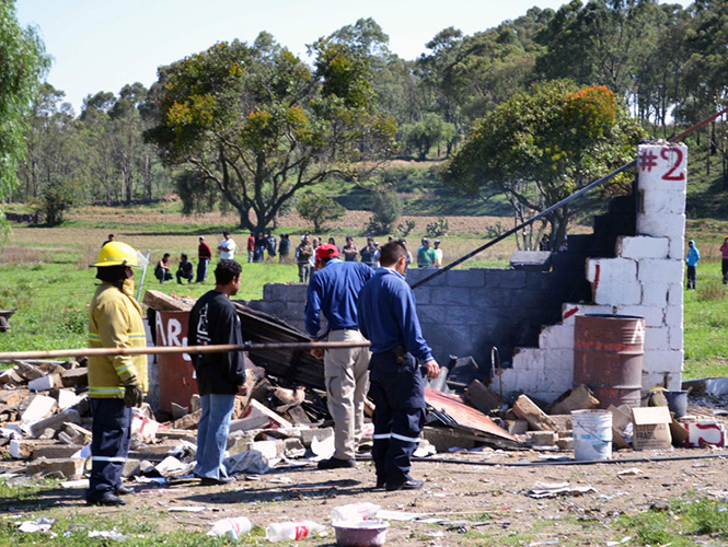 Estalla un polvorín en Puebla y muere un niño de siete años