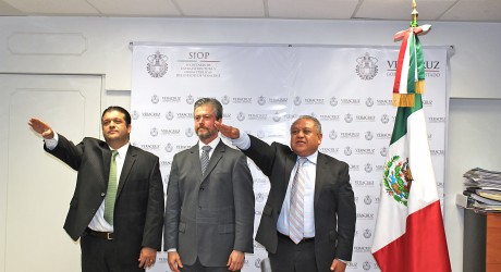 Toman protesta a dos nuevos subsecretarios de la SIOP