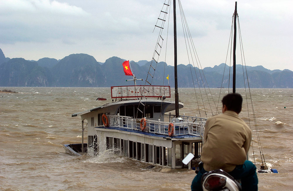Mueren al menos 13 personas en Vietnam por tifón Haiyan