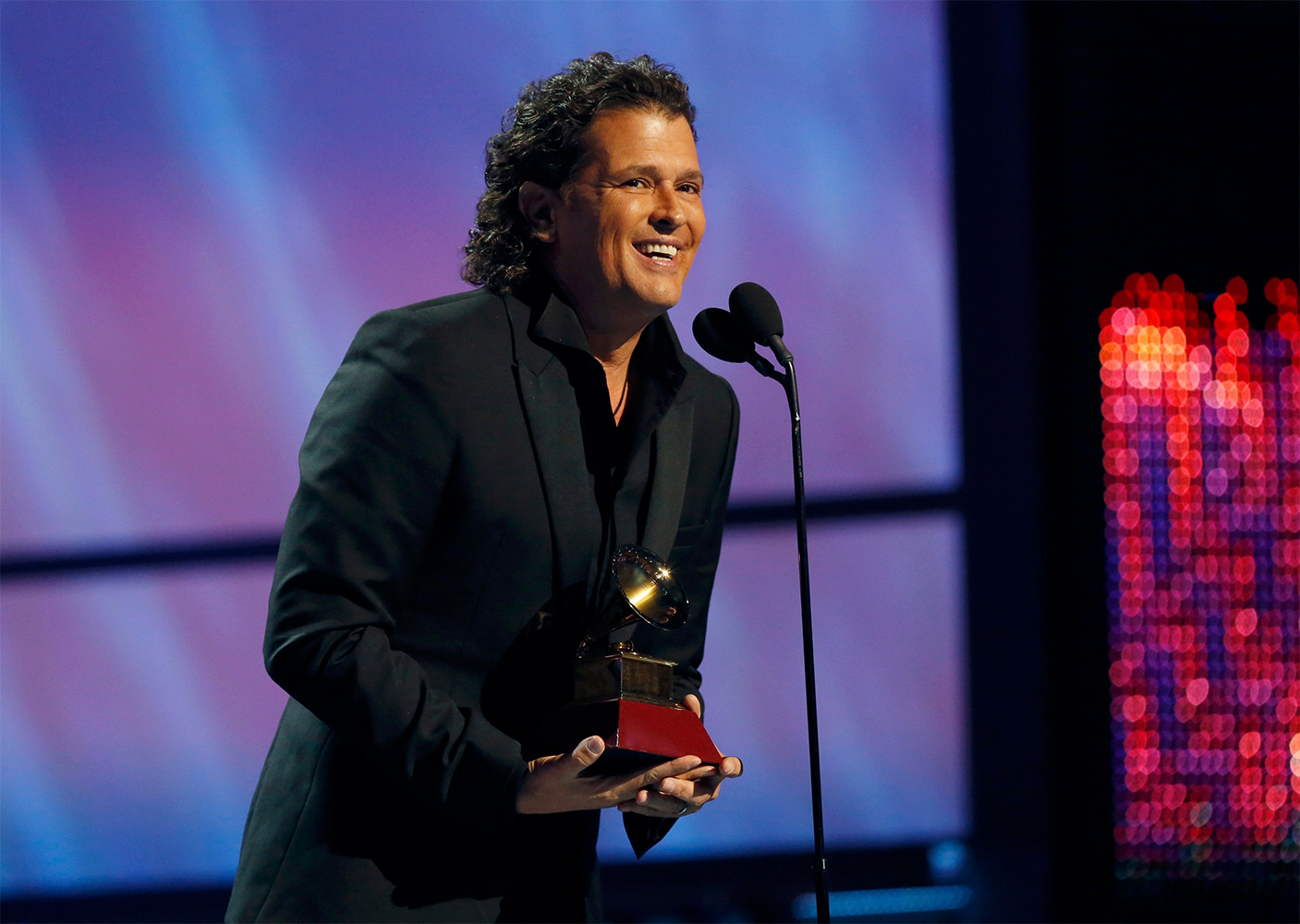 El colombiano Carlos Vives triunfa en los Grammy Latino MÁSNOTICIAS