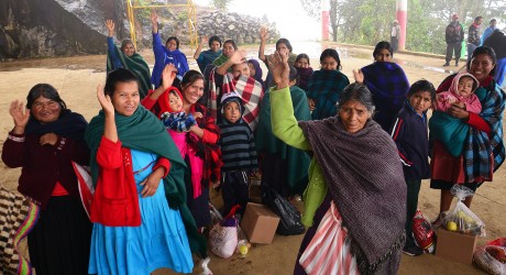 Familias de Mixtla de Altamirano y Tehuipango pasarán una cálida Navidad