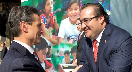 Acude Javier Duarte a presentación y firma de convenios para implementación de Reforma Educativa