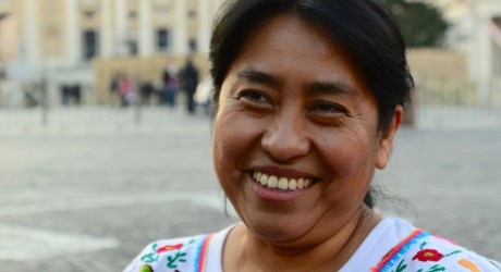 Artesanos veracruzanos visten la navidad en el Vaticano