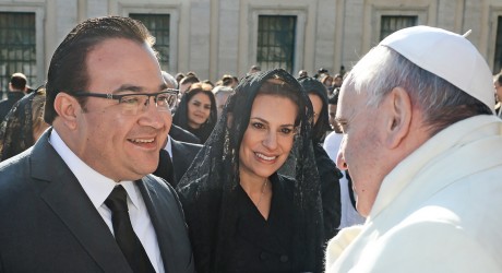 Visita Javier Duarte al papa Francisco; lo invita a Veracruz