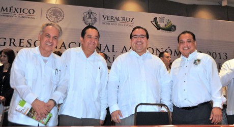 El campo veracruzano, pilar de la economía nacional: Javier Duarte