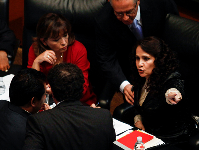 Comisiones del Senado posponen de nuevo debate de reforma energética