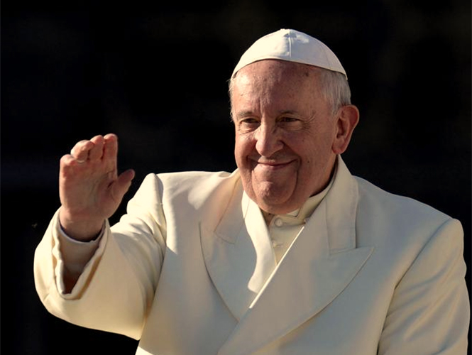 Realiza Papa Francisco visita sorpresa a oficinas del Vaticano
