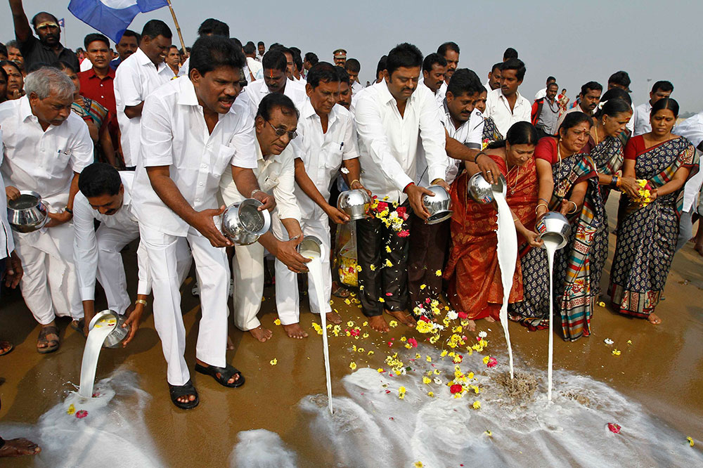 Conmemoran a víctimas de tsunami en Asia