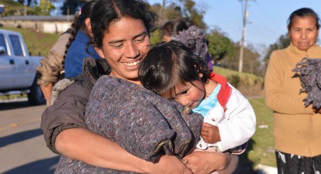 DIF Estatal entregó apoyos invernales a más de 700 familias en Tonayán