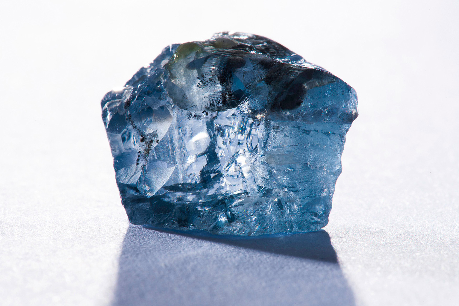 Hallan en Sudáfrica un ‘excepcional’ diamante azul de 29.6 quilates