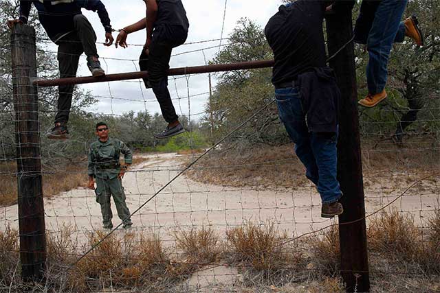 En nueve años, 15 mexicanos han muerto a manos de policías de EU