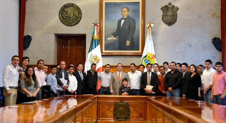 Estudiantes veracruzanos serán becados por el Tecnológico de Massachusetts: Javier Duarte