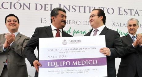 Seguimos equipando hospitales en beneficio de las familias veracruzanas: Javier Duarte