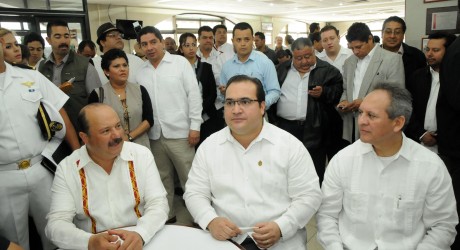 Comparte Javier Duarte tradicional café con veracruzanos