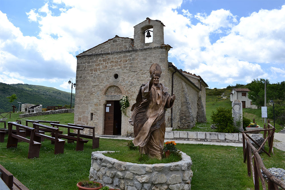Roban reliquia de Juan Pablo II en Italia