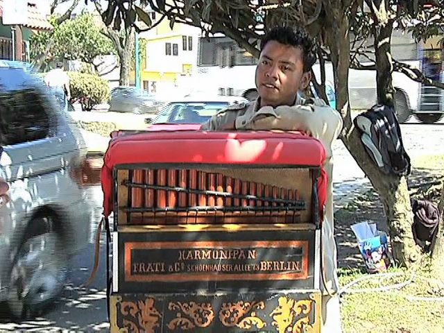 Organilleros preservan sonidos de la vieja urbanidad