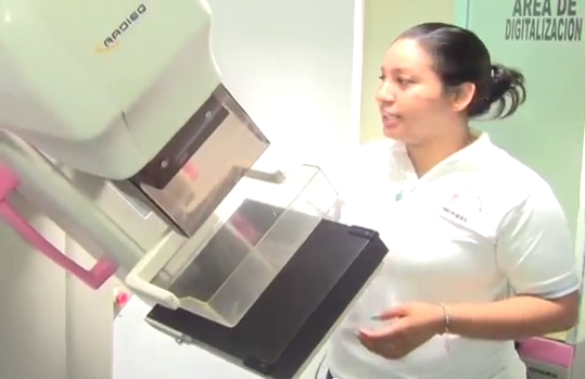 Combaten el cáncer cervicouterino en la mujer.