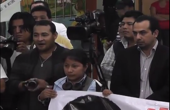Funcionarios estatales se reúnen con periodistas de Coatzacoalcos.