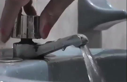 Suspenden servicio de agua potable a deudores en Coatzacoalcos.