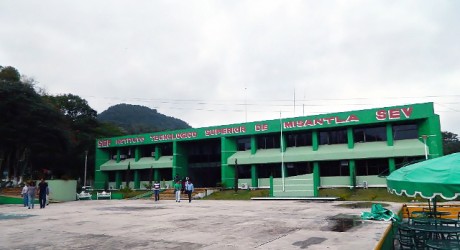 Destinan más de 12 mdp para becar a alumnos en la zona centro