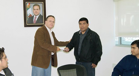 Entregan Pronabes a estudiantes en línea del Instituto Consorcio Clavijero