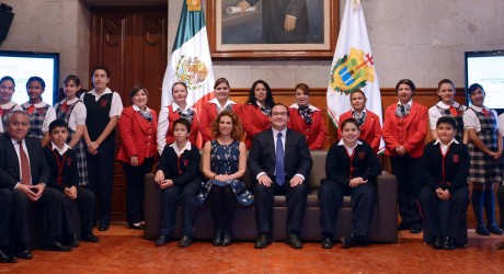 Veracruz está orgulloso de sus estudiantes; nos representarán en Ecuador: Javier Duarte