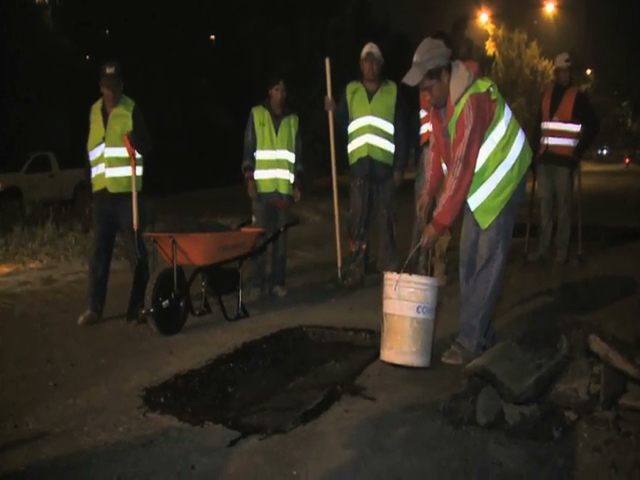 Continuará bacheo por las noches, confirma Américo Zúñiga