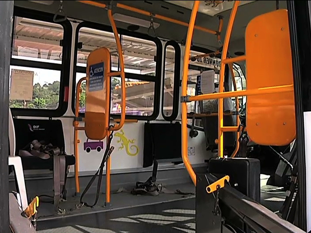 Entrega DIF automóviles para trasladar a personas con discapacidad