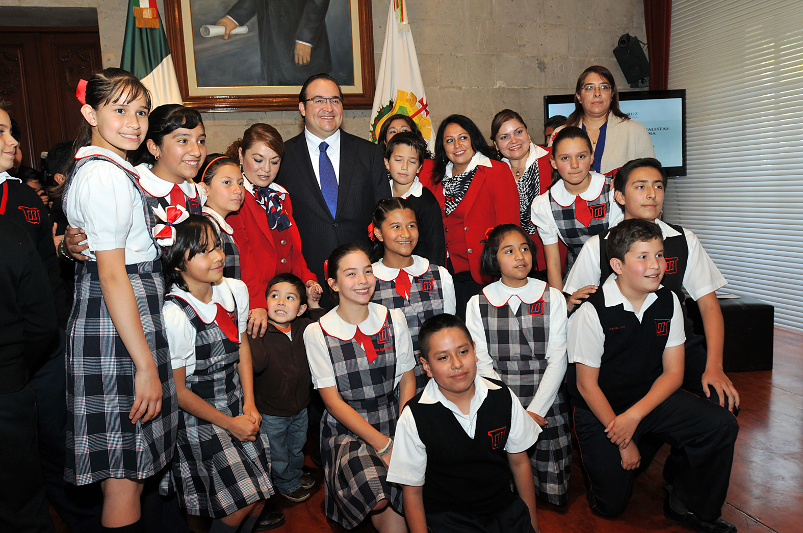 Refrenda el gobernador Javier Duarte de Ochoa confianza a niños veracruzanos que representarán a México en Ecuador