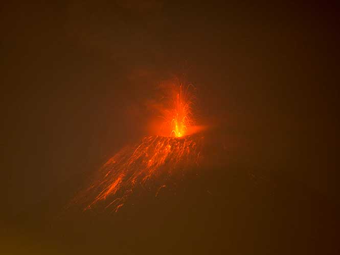 Volcán Tungurahua registra tres nuevas explosiones