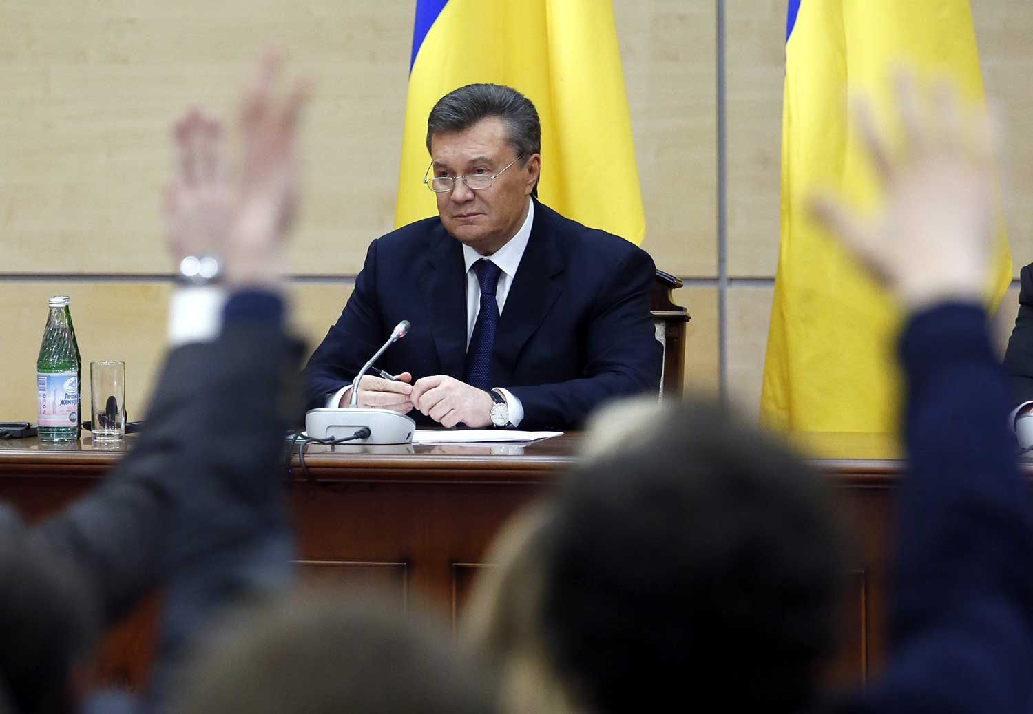 Reaparece en público el destituido presidente de Ucrania