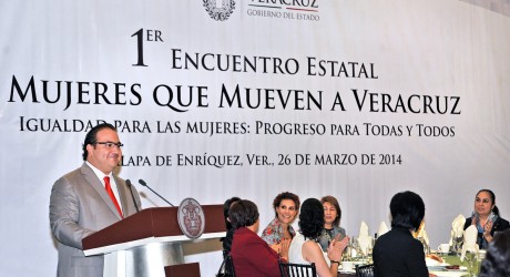 Las mujeres son las que mueven a Veracruz: Javier Duarte
