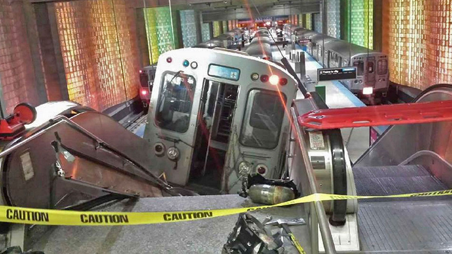 No se reportan heridos mexicanos en descarrilamiento de tren en Chicago